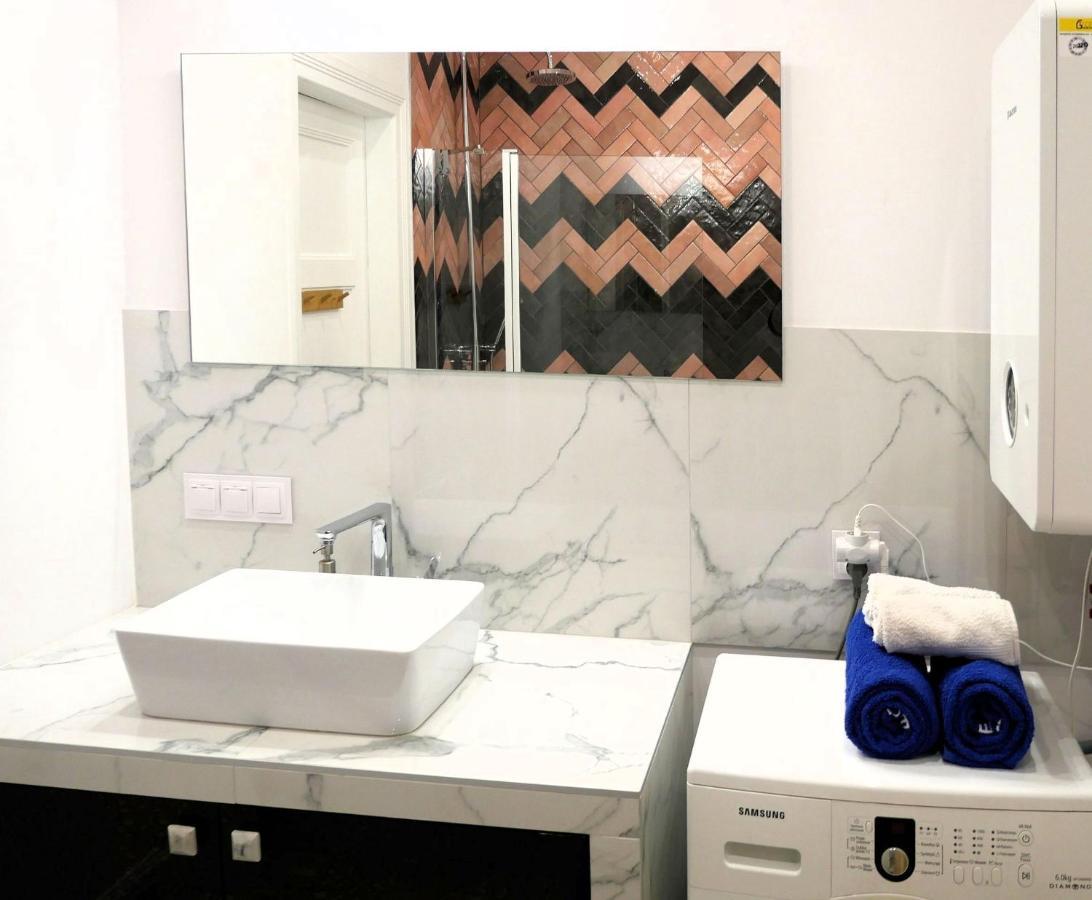 Tenement Apartment 90M2 City Center كراكوفيا المظهر الخارجي الصورة